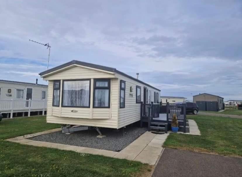 Apartment Buttercup Meadow 54 Golden Anchor Park, Modern 3 Bedroom Caravan, Dog Friendly, Free Wifi *