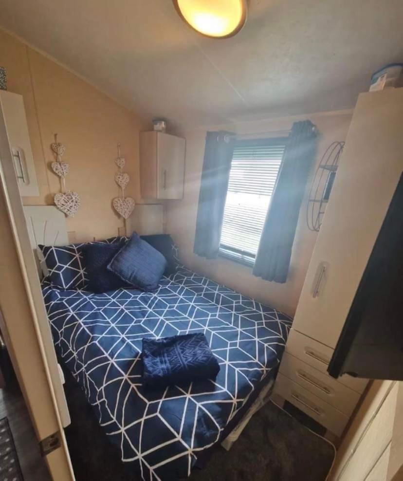 Apartment Buttercup Meadow 54 Golden Anchor Park, Modern 3 Bedroom Caravan, Dog Friendly, Free Wifi Chapel Saint Leonards