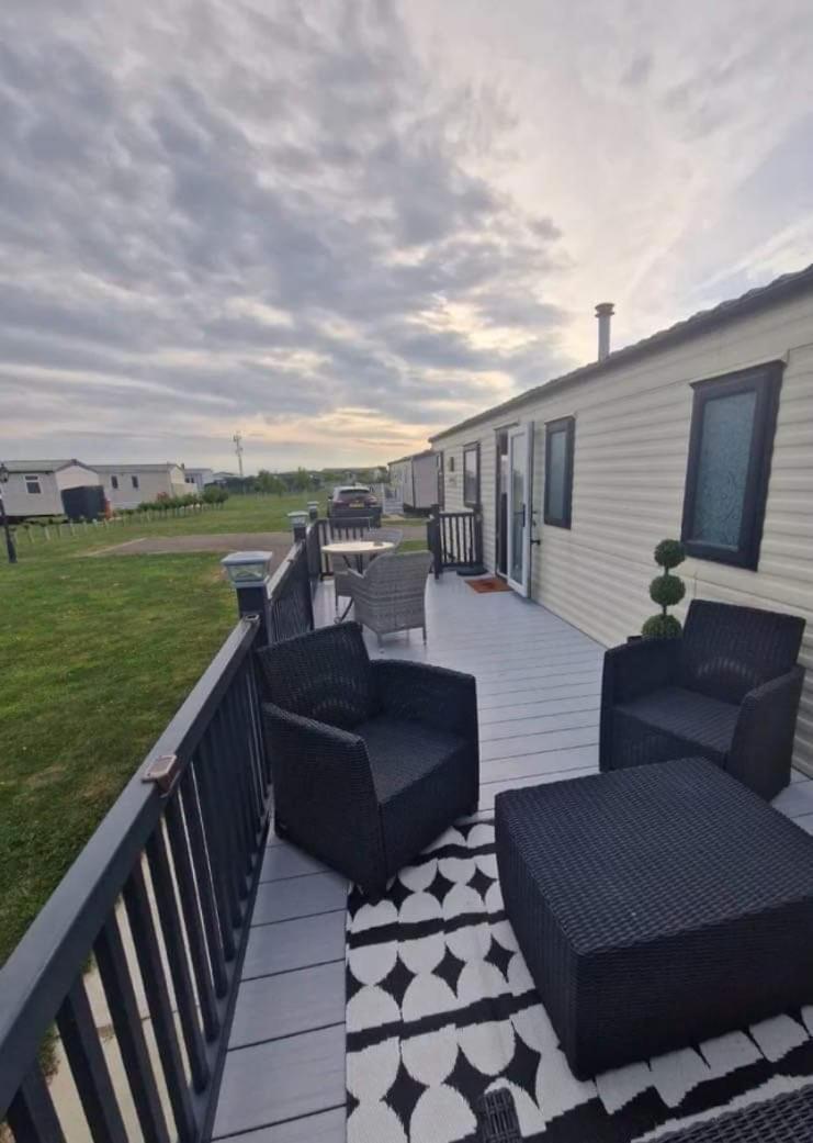 Buttercup Meadow 54 Golden Anchor Park, Modern 3 Bedroom Caravan, Dog Friendly, Free Wifi * Chapel Saint Leonards