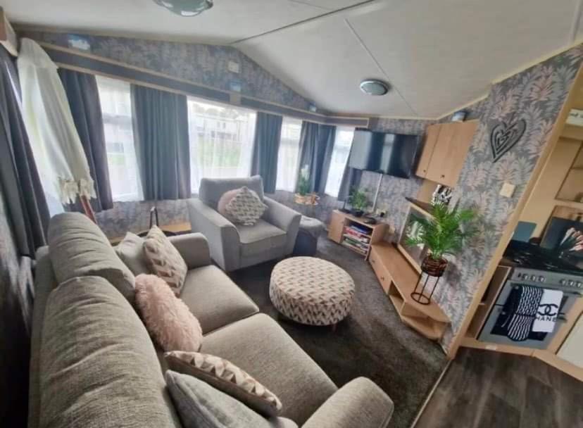 Apartment Buttercup Meadow 54 Golden Anchor Park, Modern 3 Bedroom Caravan, Dog Friendly, Free Wifi