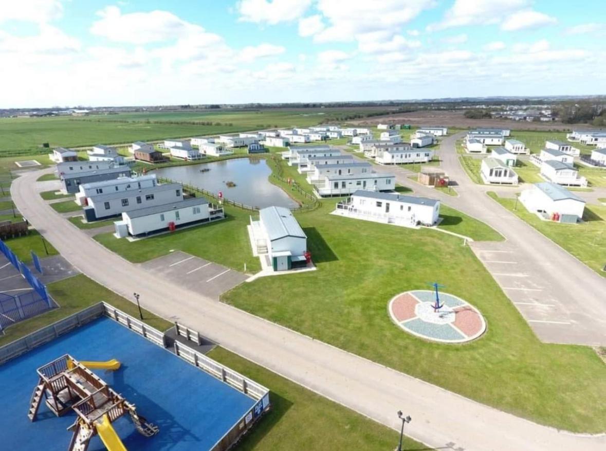 Buttercup Meadow 54 Golden Anchor Park, Modern 3 Bedroom Caravan, Dog Friendly, Free Wifi Apartment