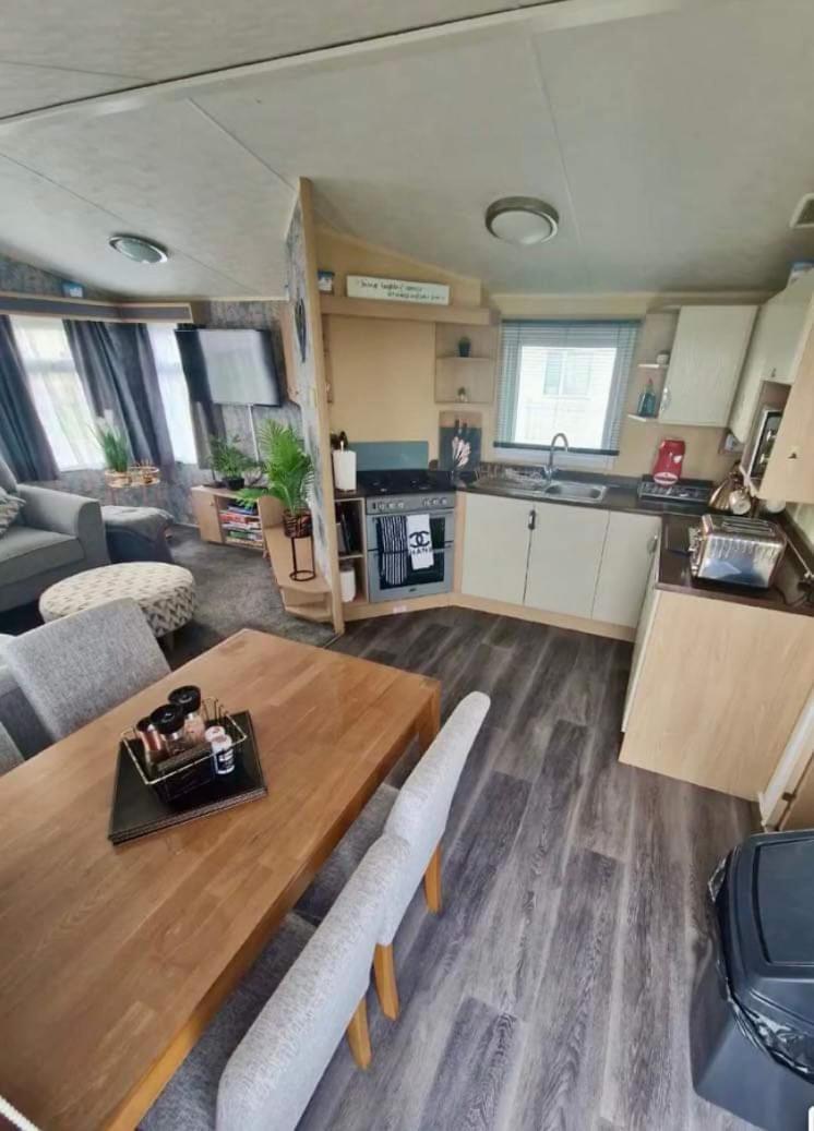 Buttercup Meadow 54 Golden Anchor Park, Modern 3 Bedroom Caravan, Dog Friendly, Free Wifi